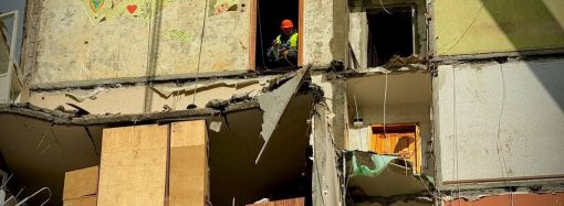 В Одессе демонтируют часть дома, где вражеский «шахед» убил 12 человек (видео, фото)