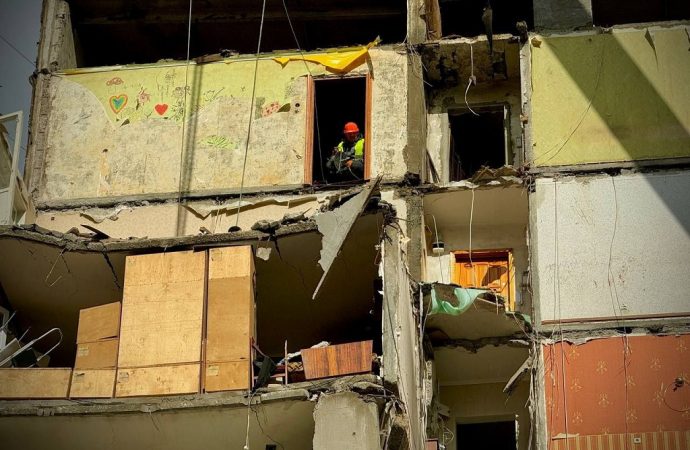 В Одессе демонтируют часть дома, где вражеский «шахед» убил 12 человек (видео, фото)