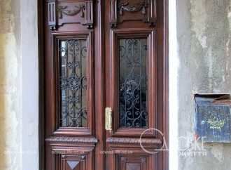 Просочені історією міста: в Одесі відреставрували унікальні двері ХІХ сторіччя (фоторепортаж)