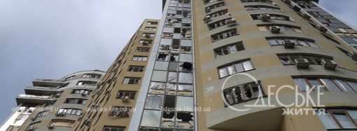 Руйнування в Палаці спорту і вибиті вікна квартир: в Одесі ліквідовують наслідки ракетного удару 25 березня (фоторепортаж)