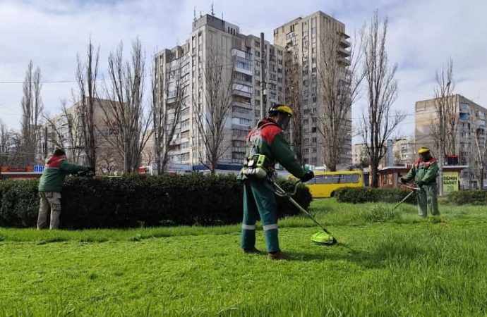 В Одессе готовят газоны к весне