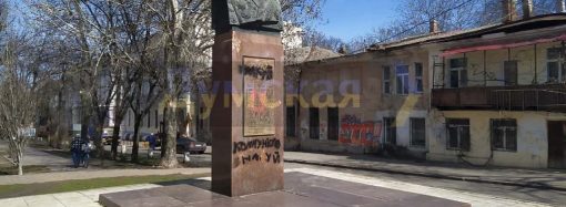 На бюсте маршала Малиновского появилась «говорящая» надпись – фотофакт