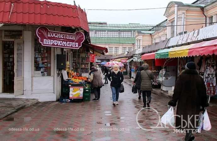 На одесском Новом базаре, дождь