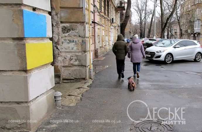 Март в Одессе, на улице