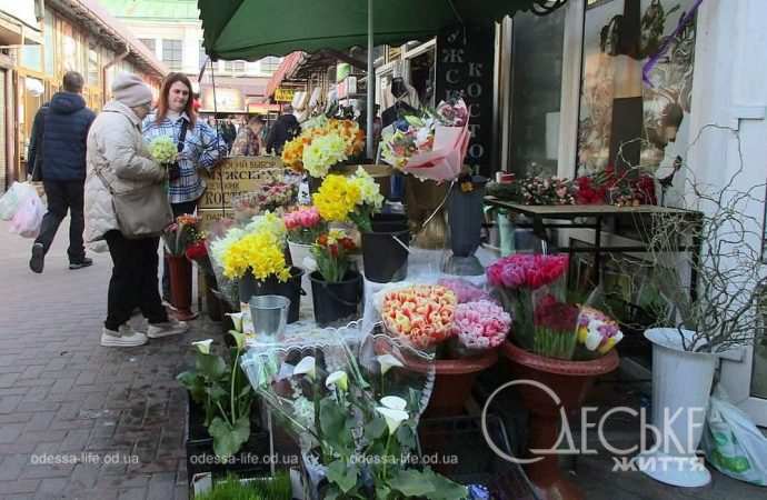 Цены на одесском Новом рынке 31 марта: «за цветами или клубникой?»