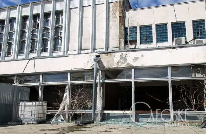 Одесский Дворец спорта после обстрела, вид сзади