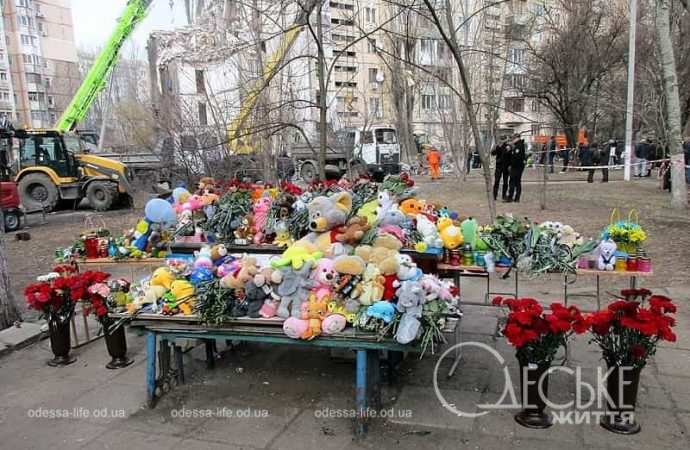 На месте трагедии в Одессе, мемориал