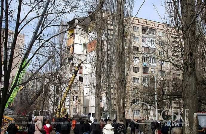 На месте трагедии в Одессе, горожане