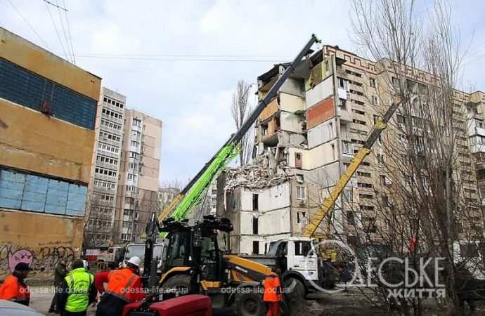 На месте трагедии в Одессе, разбор завалов