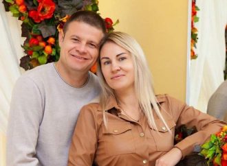 Прилет «шахеда» в одесскую многоэтажку: погибла многодетная семья военнослужащих, двух детей еще ищут
