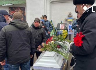 В Одессе проводили в последний путь супругов-военнослужащих, убитых 2 марта дроном россиян (видео, фото)