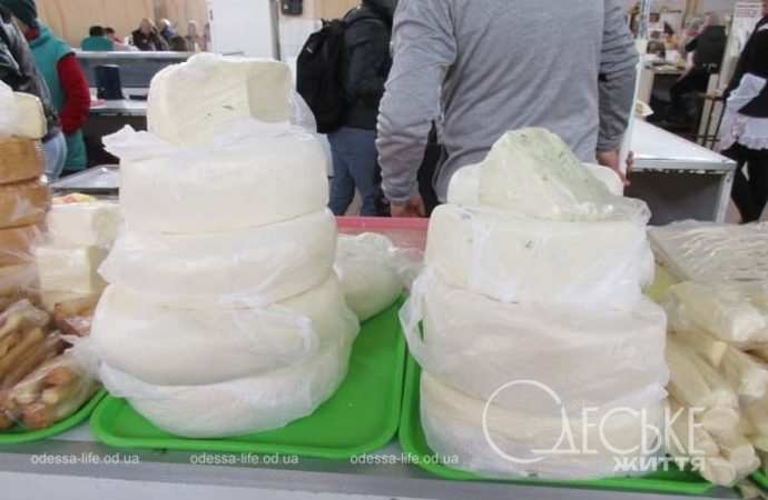 Творог и брынза на Привозе