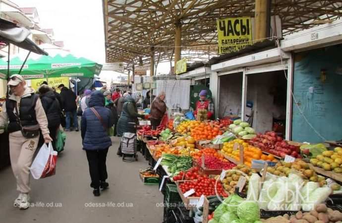 Покупатели на Привозе
