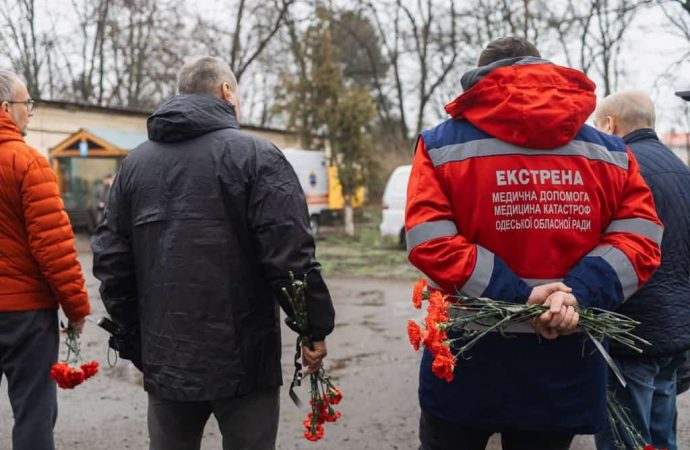 Одесса простилась с фельдшером скорой помощи, убитым россиянами 15 марта (фото)