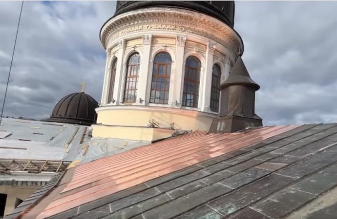 За чей счет восстановлена крыша Спасо-Преображенского собора в Одессе?