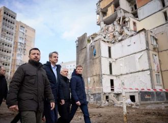 Зеленский и премьер Греции посетили поселок Котовского, где почтили память погибших 2 марта (видео, фото)