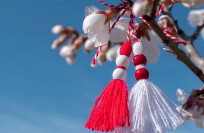 Мартениці — що символізують ці біло-червоні весняні обереги