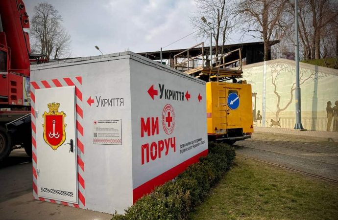 В Одессе на остановках устанавливают мобильные укрытия: где можно переждать тревогу