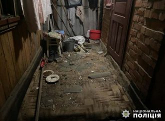 Взрыв у дверей квартиры: как житель Ананьева соседям отомстил (видео)