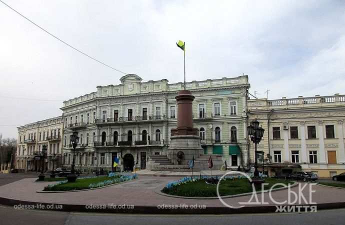 Апрель в Одессе, Екатерининская площадь