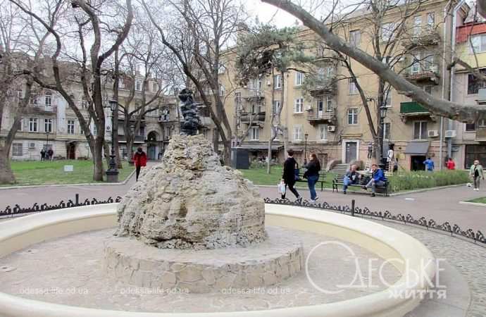 Апрель в Одессе, фонтан Нимфа