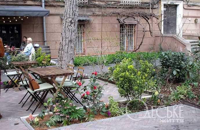 Апрель в Одессе, кафе
