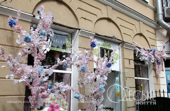 Одесские витрины весной, весенний декор