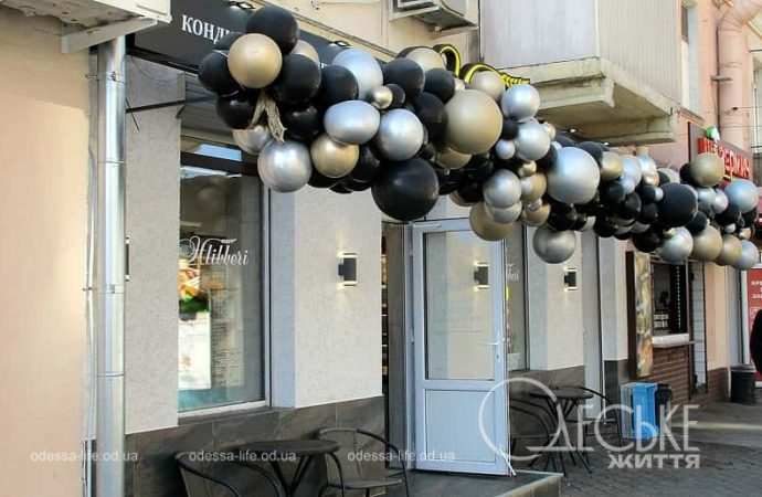 Одесские витрины весной, шарики