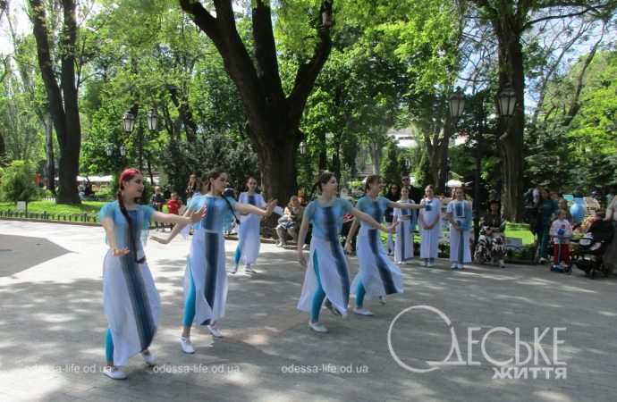 Фестиваль в Горсаду, танцы