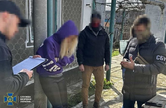 Пыталась сорвать мобилизацию и восхваляла путина: под Одессой задержали коллаборантку