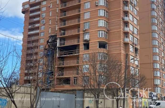 Раны Одессы: можно ли спасти 16-этажный дом на улице Средней, поврежденный при ракетном ударе (фото)