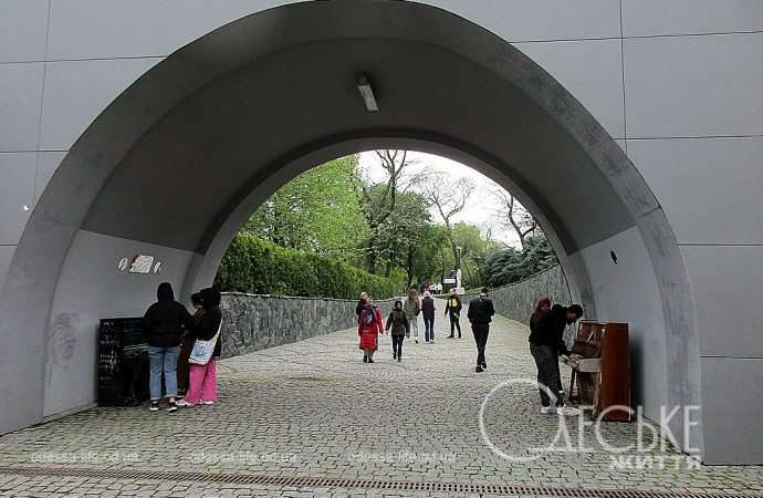 Проход под Потемкинской дестницей