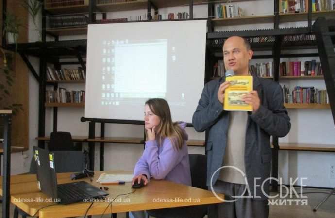 Дмитрий Жданов презентует свою книгу