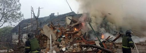 Російська ракета зруйнувала приватні будинки в Одесі: є постраждалі (фото)