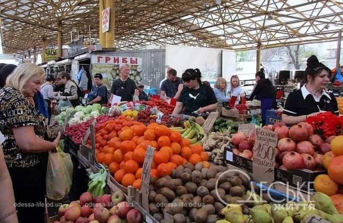 Одесский Привоз: апрельские фрукты