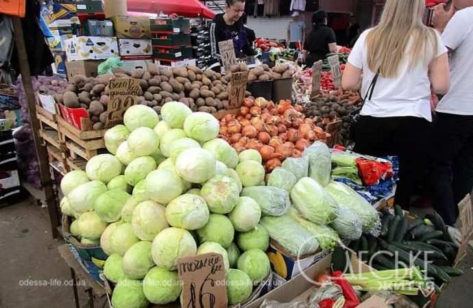 Привоз: капуста и другие овощи