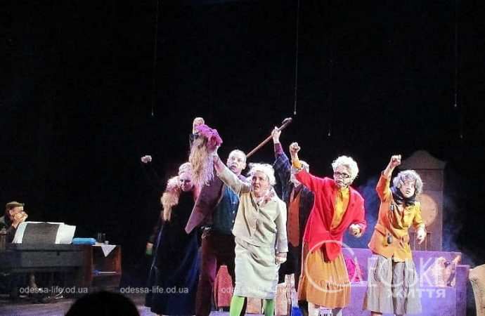 Сцена из спектакля Премьера спектакля «Forever young», театр кукол