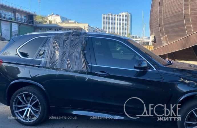 Здание на набережной после обстрела 20 апреля 2024, авто