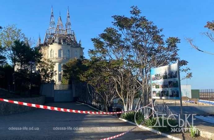 Набережная Одессы после обстрела, ограждение