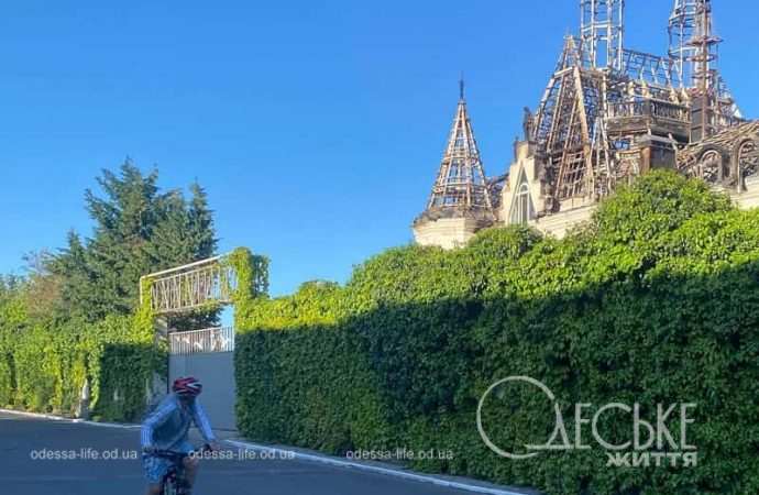 "Замок Гарри Поттера" после обстрела3