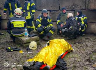 Они вышли из огня: одесские спасатели, пришедшие на помощь во время двойного ракетного удара
