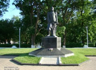 В Измаиле демонтируют памятник российскому генералу Тучкову, с установкой которого возникли проблемы