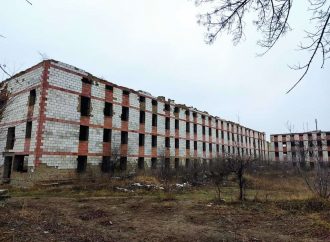 На Одещині збираються розібрати недобудований пологовий будинок і на цьому заробити