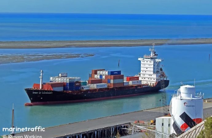 У порт Великої Одеси зайшов “справжній” контейнеровоз з Китаю