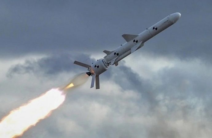 Сильний вибух в Одесі: по місту випустив ракету російський літак (ОНОВЛЕНО)