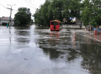 Одесу підтопило: понад 300 комунальників ліквідовують наслідки нічної зливи