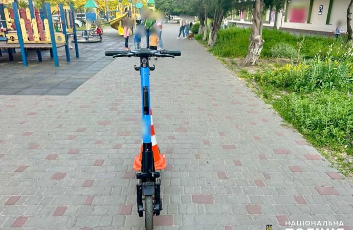 В Одессе на детской площадке электросамокат сбил 6-летнюю девочку