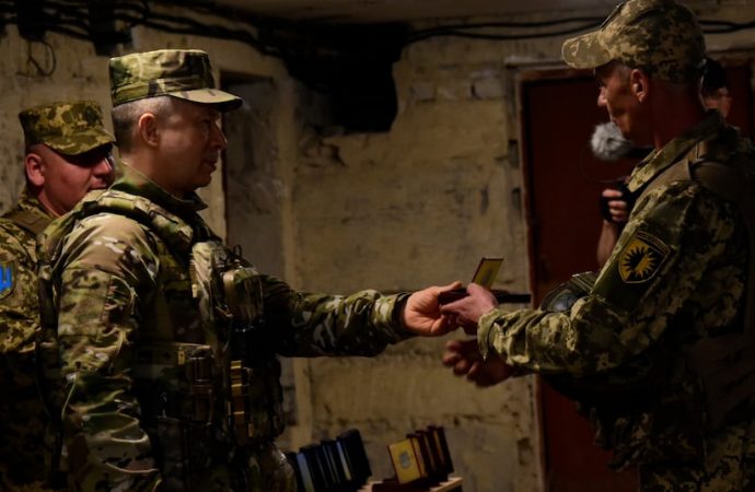 Зенитчик из Одессы получил «Золотой трезубец» от Главнокомандующего ВСУ
