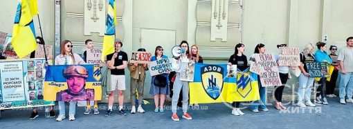 «Їх катують!..»: в Одесі пройшла акція на підтримку полонених азовців (фото)