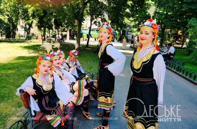 Фестиваль болгарской культуры в одесском Горсаду, народные костюмы